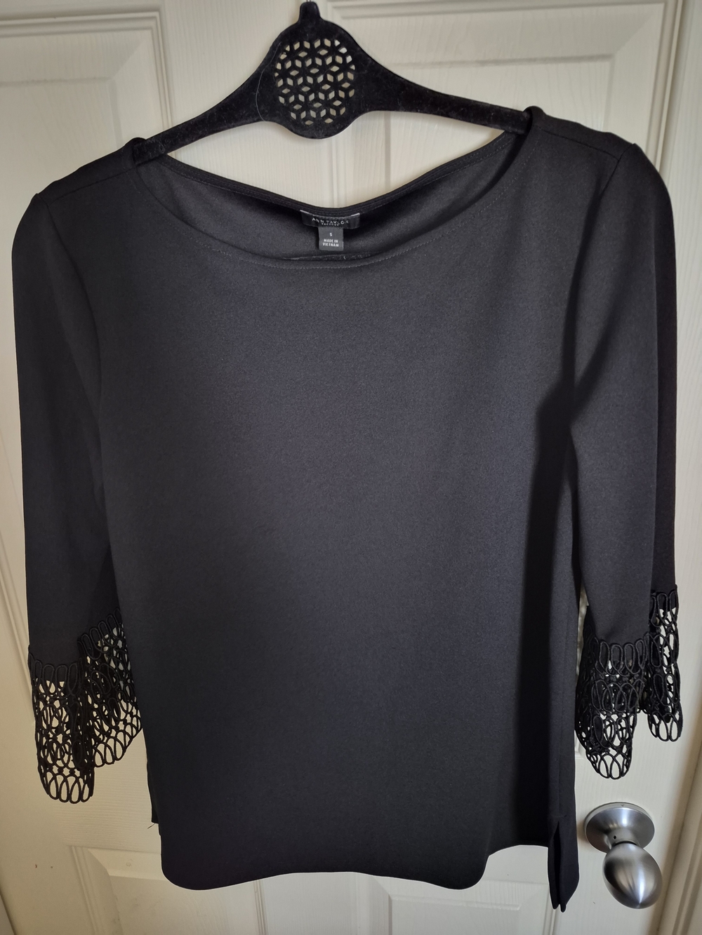 Size S Ann Taylor Black Women's Lace-Sleeve Top